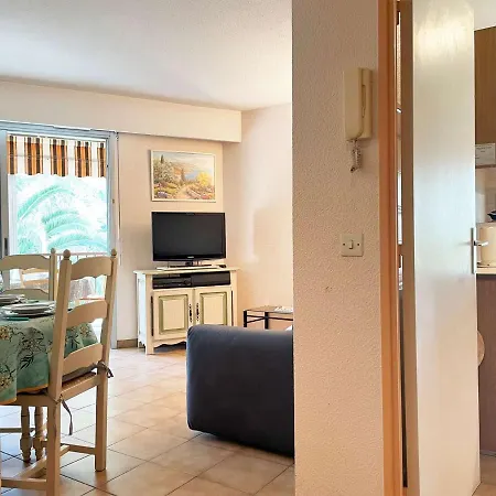 Apartment Avec Terrasse, Piscine Et Parking Prive A Mandelieu-la-napoule, Proche Commerces - Fr-1-609-62