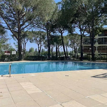 Avec Terrasse, Piscine Et Parking Prive A Mandelieu-la-napoule, Proche Commerces - Fr-1-609-62